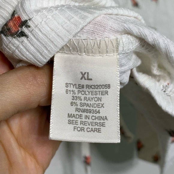 Ultra Flirt Tie Front Floral Crop Top XL - Picture 5 of 5